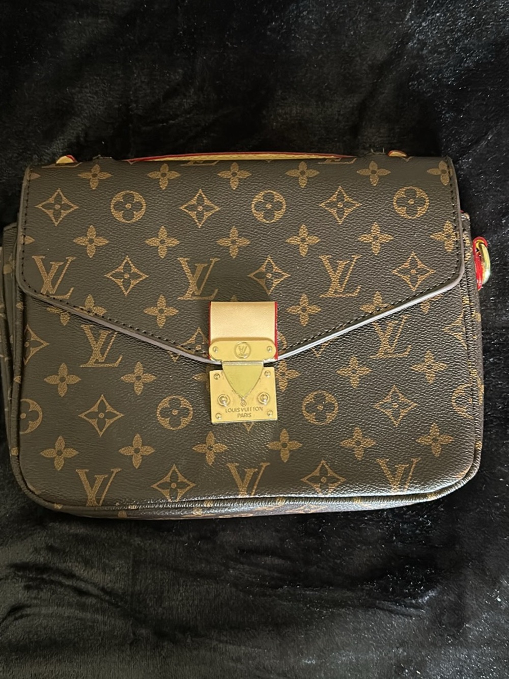 Louis Vuitton Pochette Métis (Classic Monogram Canvas)